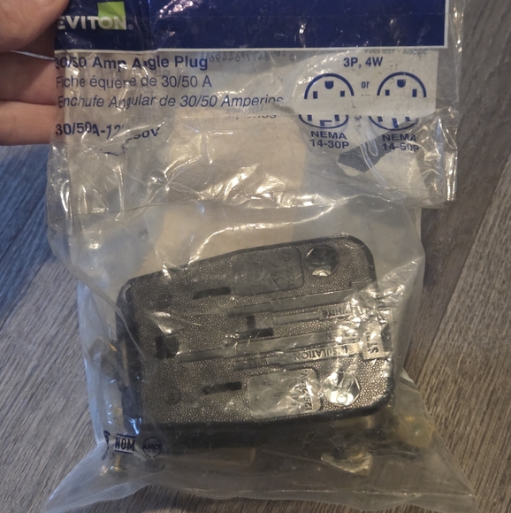 Leviton 30/50 Amp Angle Plug - Picture 1 of 2